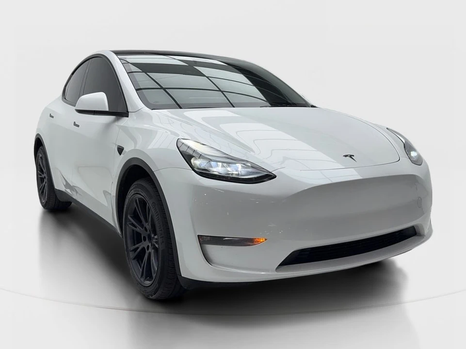 2025 Tesla Model Y - Image 2 of 21