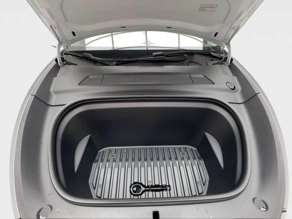2025 Tesla Model Y - Image 17 of 21