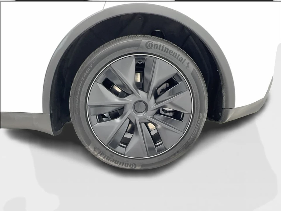2025 Tesla Model Y - Image 11 of 21