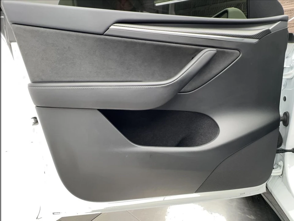 2025 Tesla Model Y - Image 18 of 21