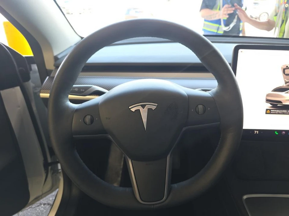 2025 Tesla Model Y - Image 6 of 10