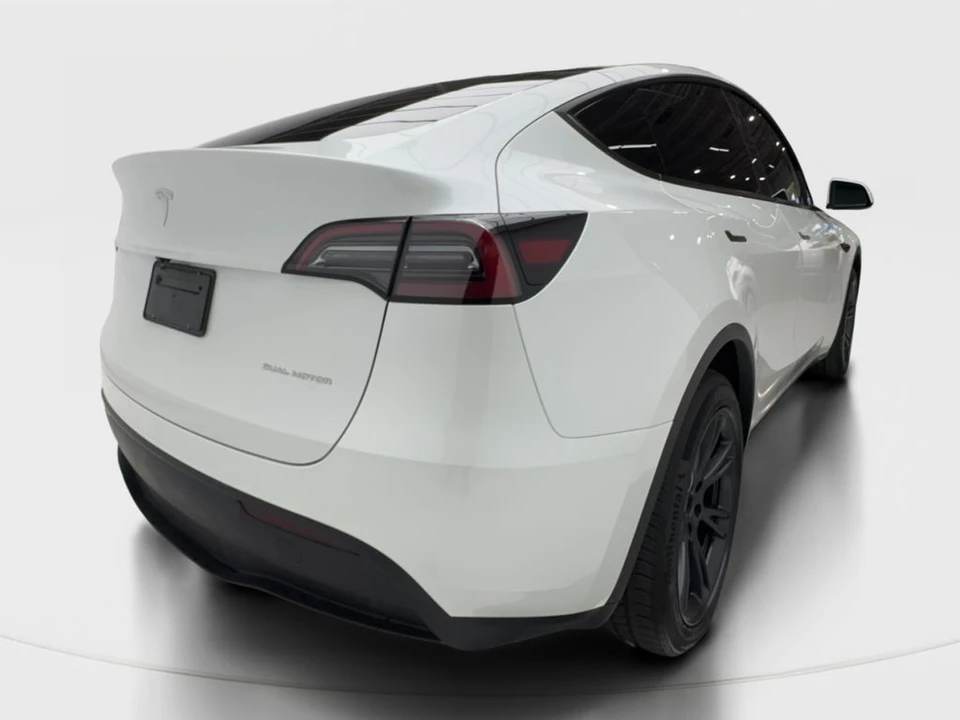 2025 Tesla Model Y - Image 7 of 21