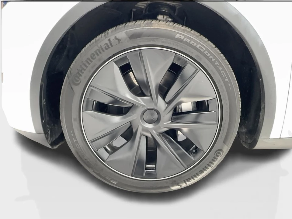 2025 Tesla Model Y - Image 12 of 21