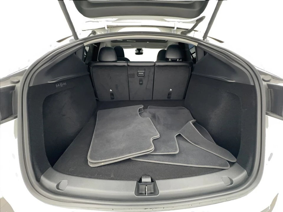 2025 Tesla Model Y - Image 16 of 21