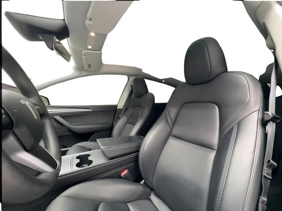 2025 Tesla Model Y - Image 19 of 21