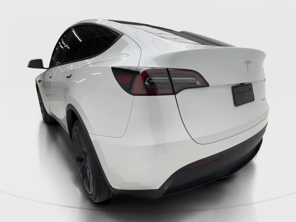 2025 Tesla Model Y - Image 10 of 21