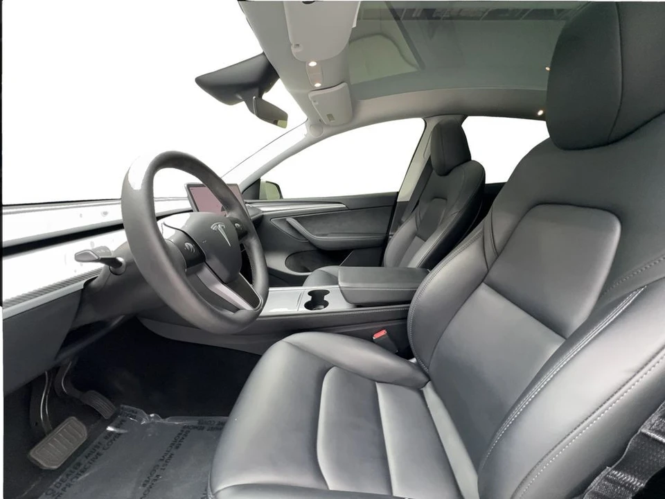 2025 Tesla Model Y - Image 20 of 21