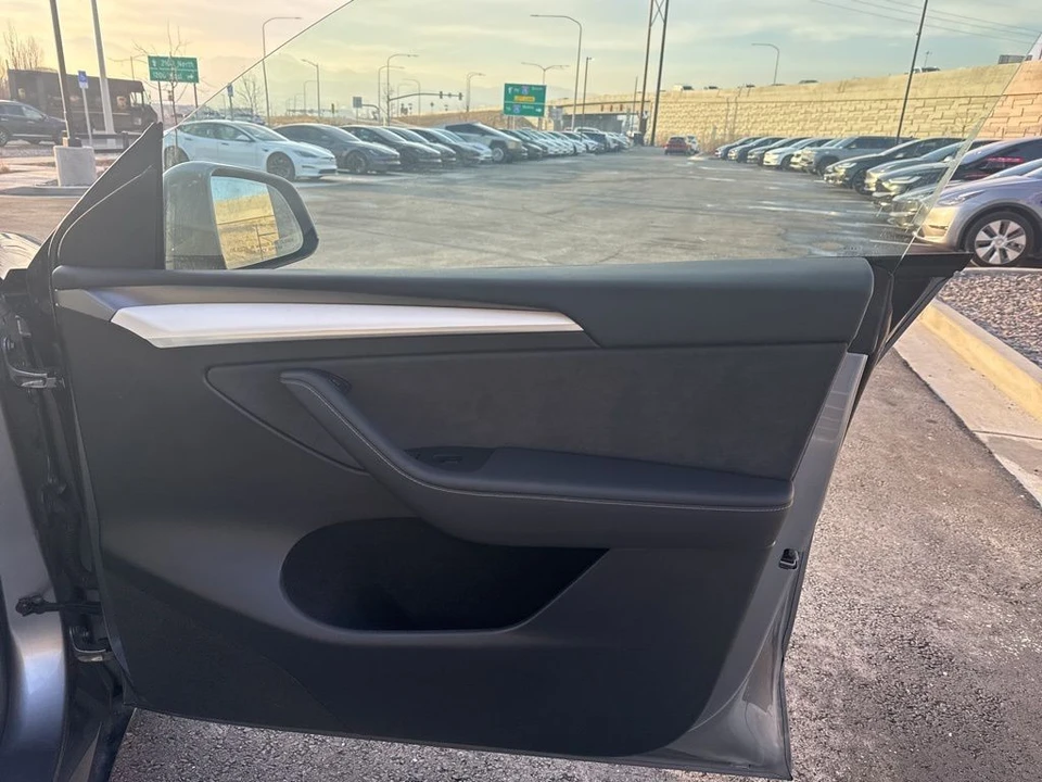 2025 Tesla Model Y - Image 21 of 21