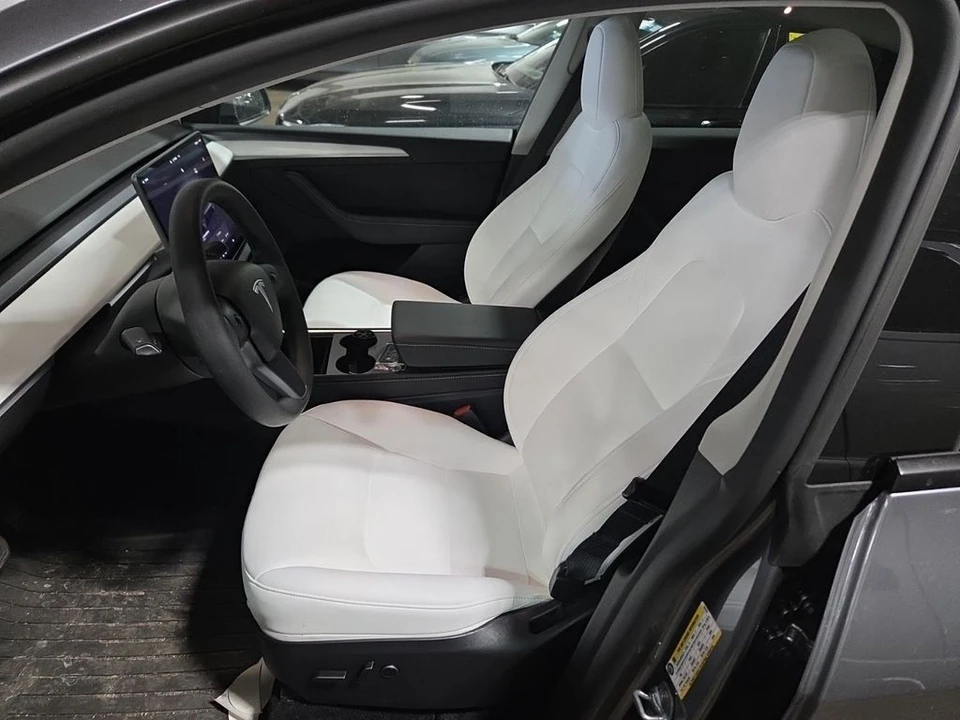 2025 Tesla Model Y - Image 6 of 7