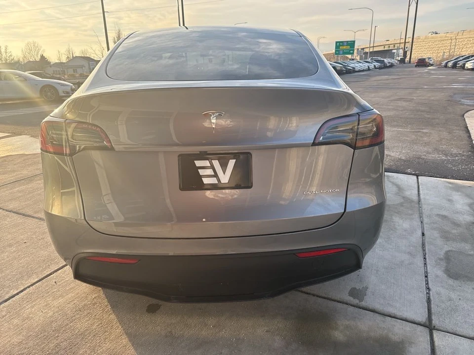 2025 Tesla Model Y - Image 6 of 21