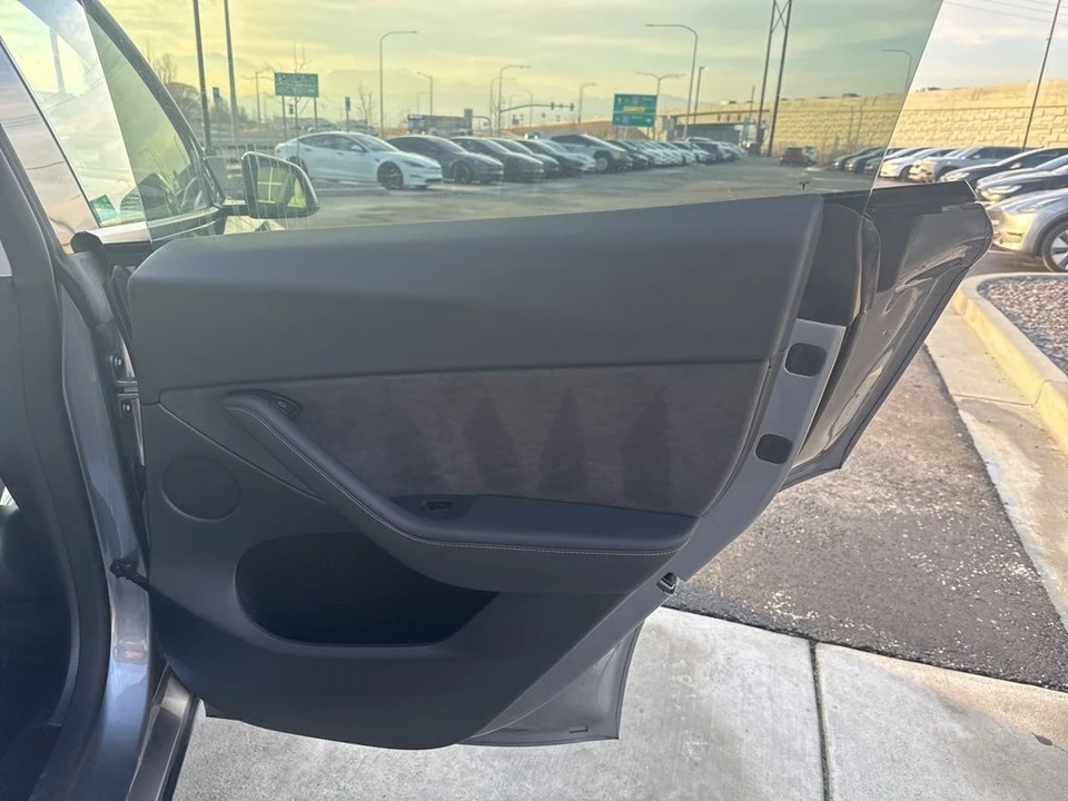 2025 Tesla Model Y - Image 17 of 21