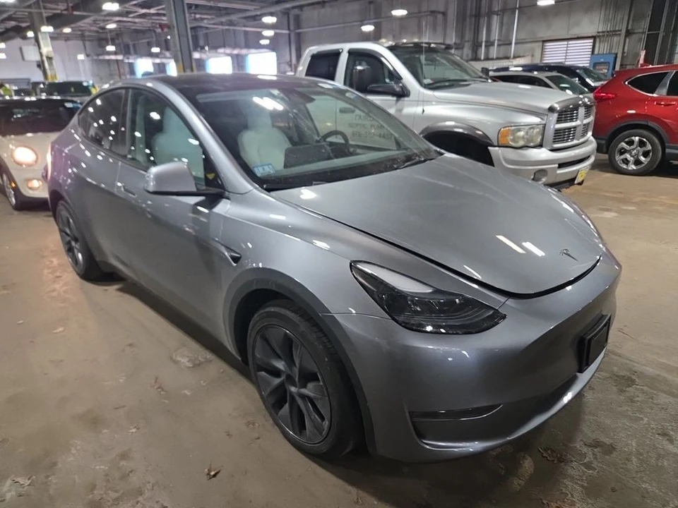 2025 Tesla Model Y - Image 2 of 7