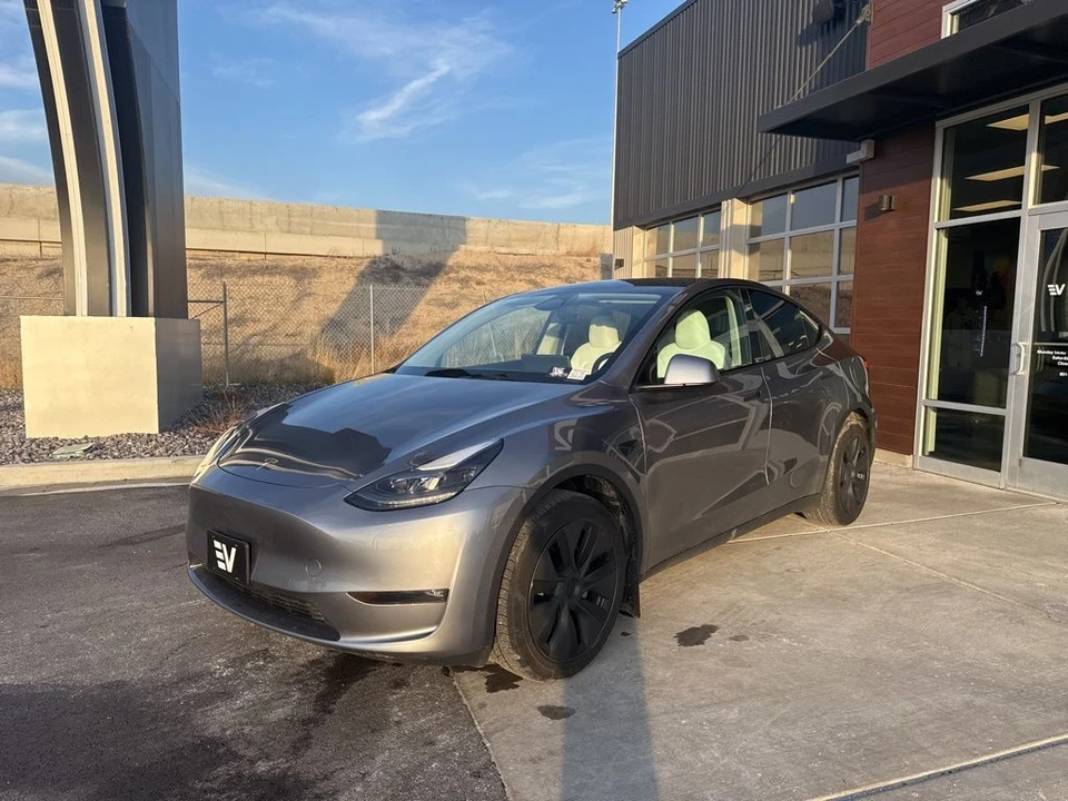 2025 Tesla Model Y - Image 3 of 21