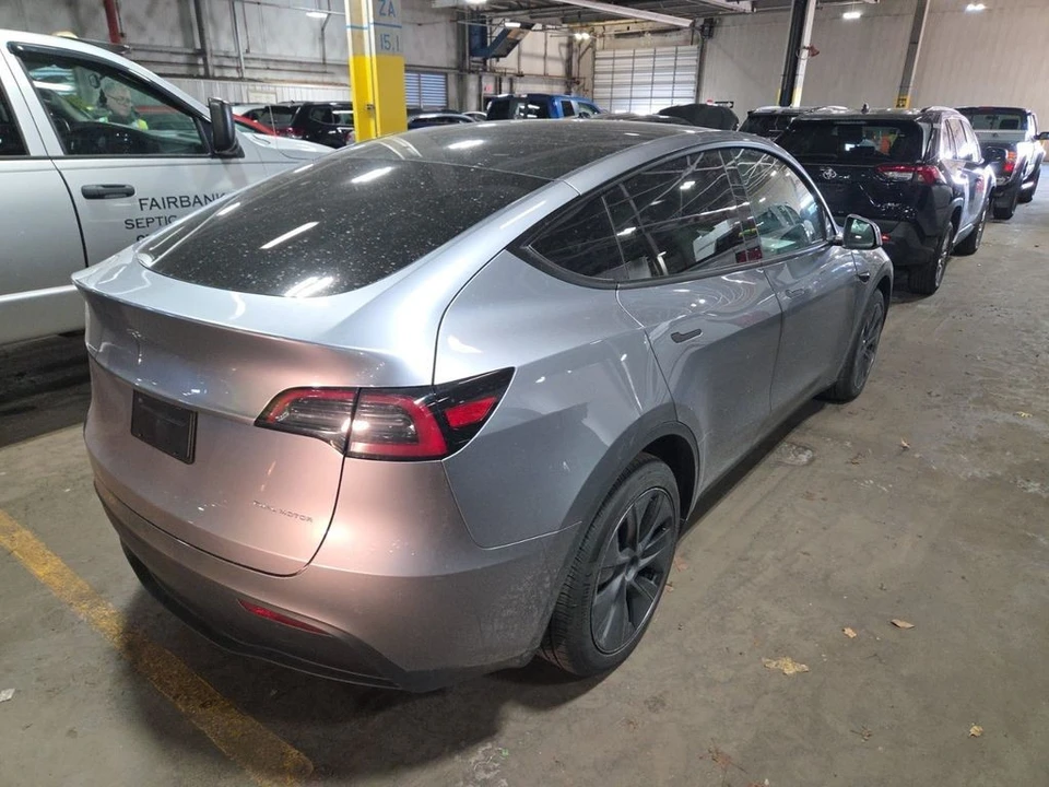 2025 Tesla Model Y - Image 3 of 7