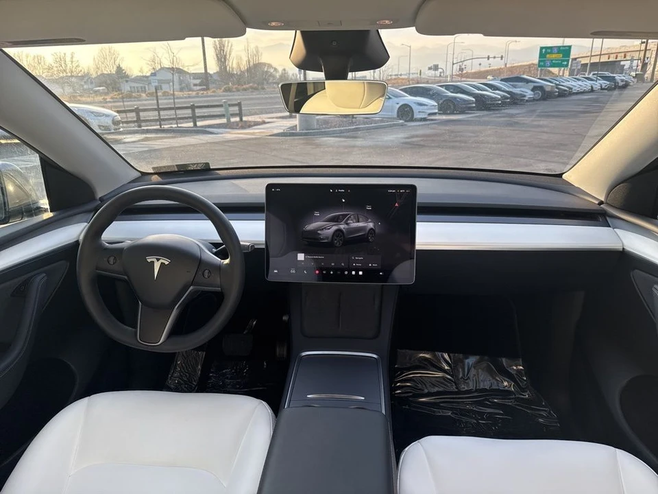 2025 Tesla Model Y - Image 20 of 21