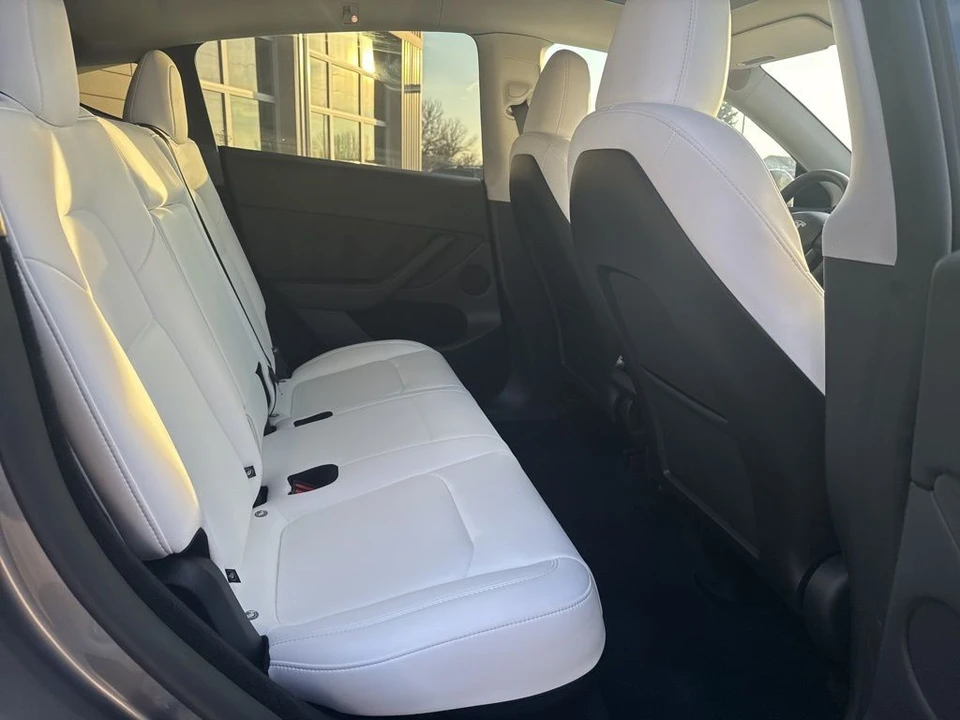2025 Tesla Model Y - Image 19 of 21