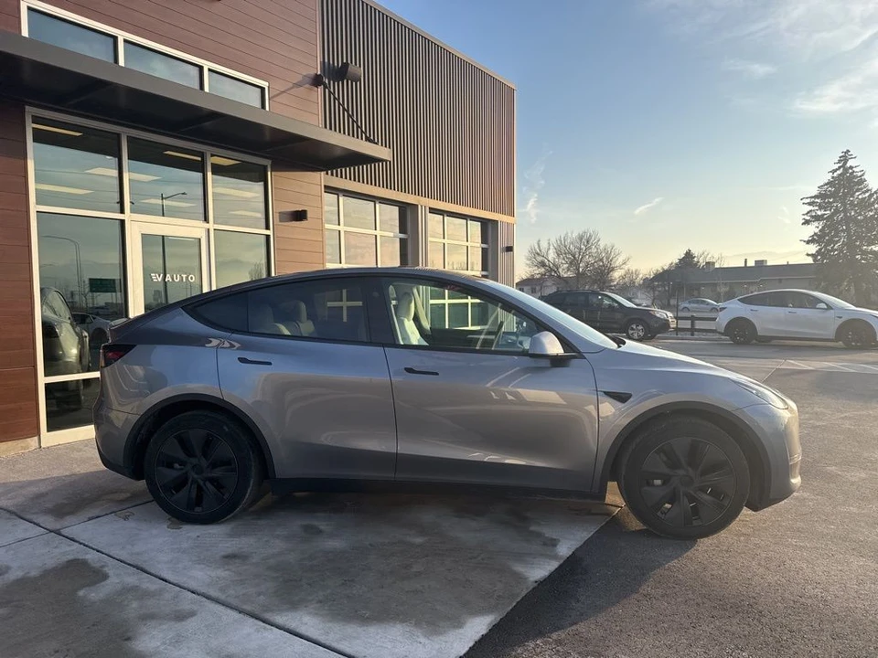 2025 Tesla Model Y - Image 8 of 21