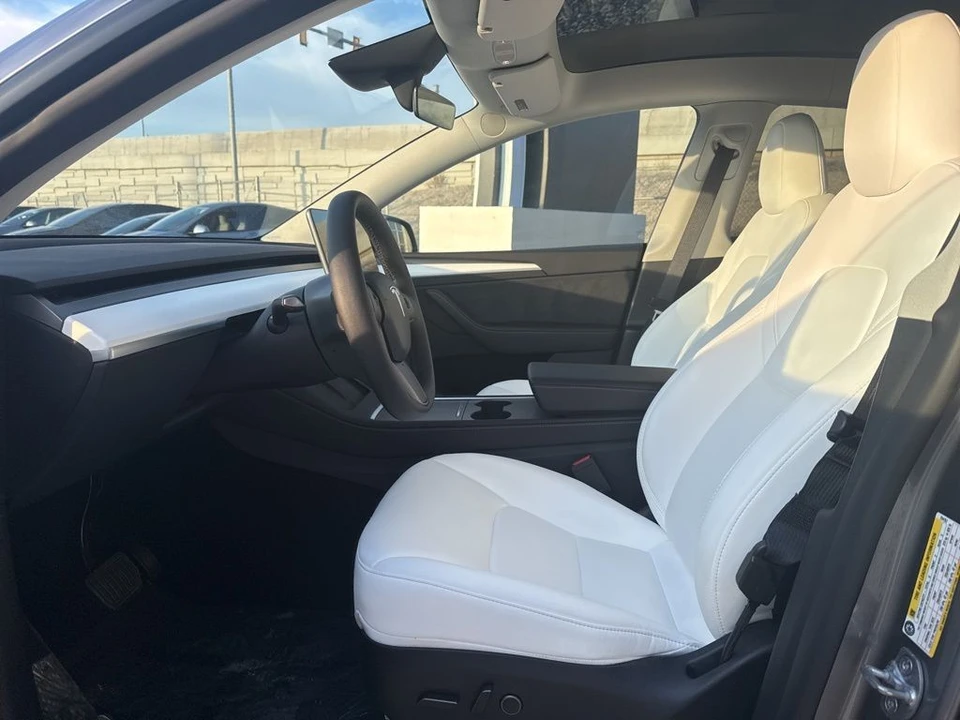 2025 Tesla Model Y - Image 12 of 21