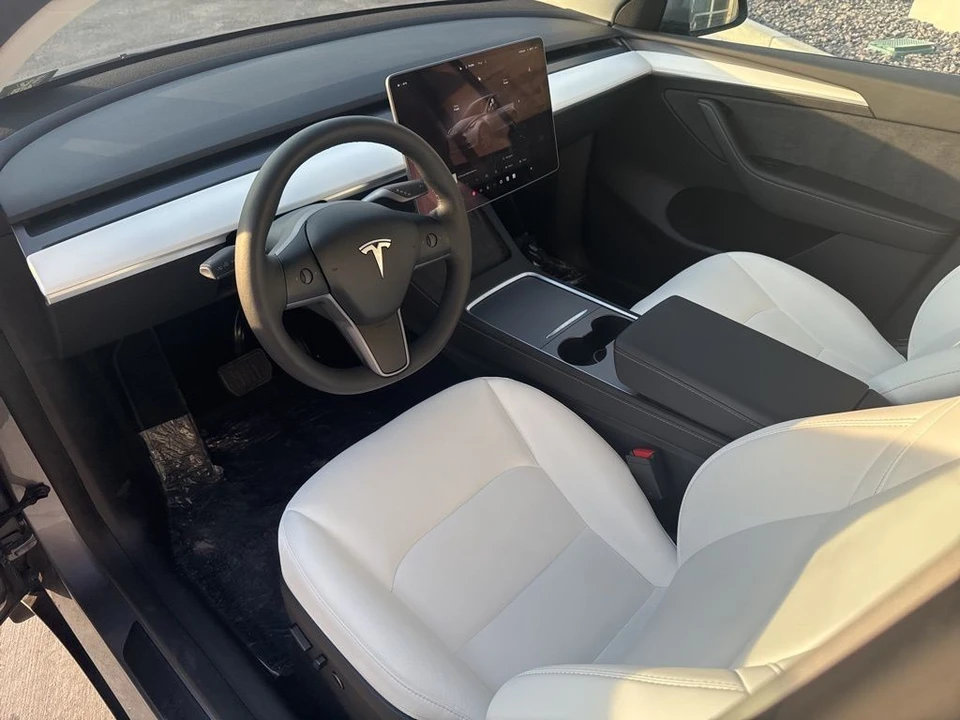 2025 Tesla Model Y - Image 11 of 21