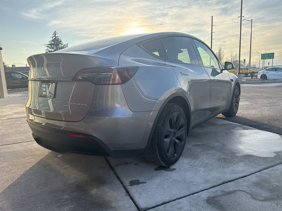 2025 Tesla Model Y - Image 7 of 21
