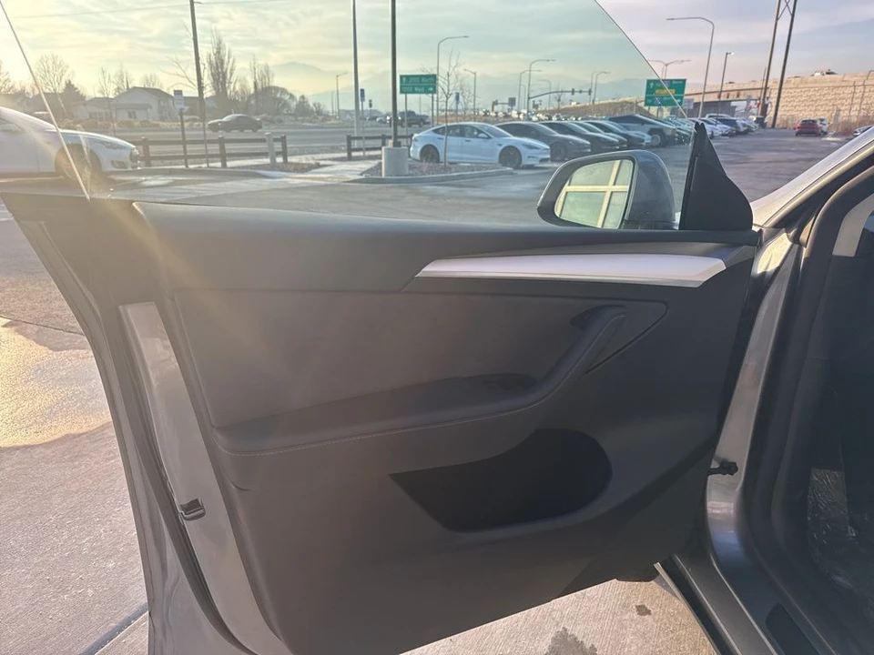 2025 Tesla Model Y - Image 10 of 21