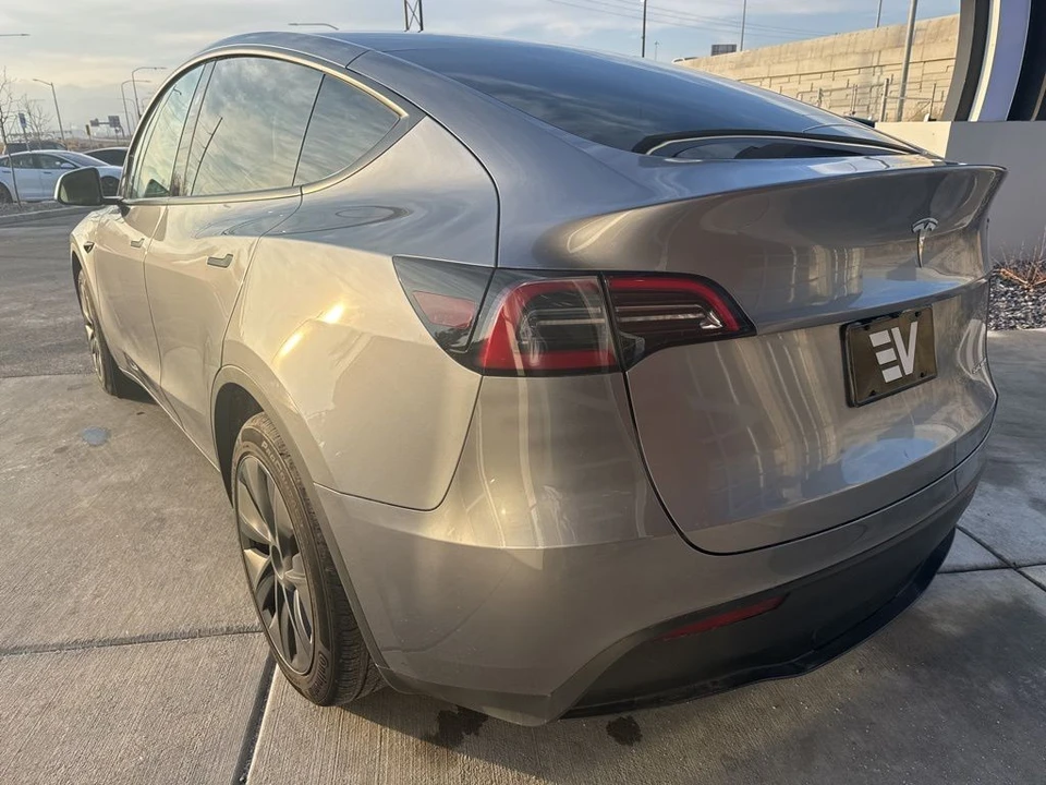 2025 Tesla Model Y - Image 5 of 21