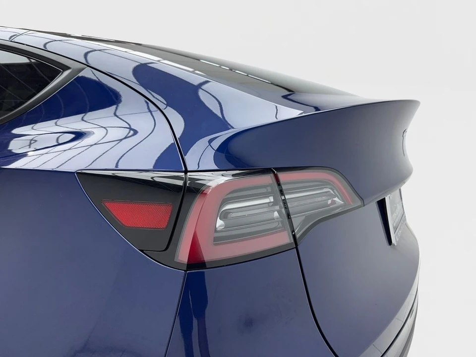 2025 Tesla Model Y - Image 9 of 21