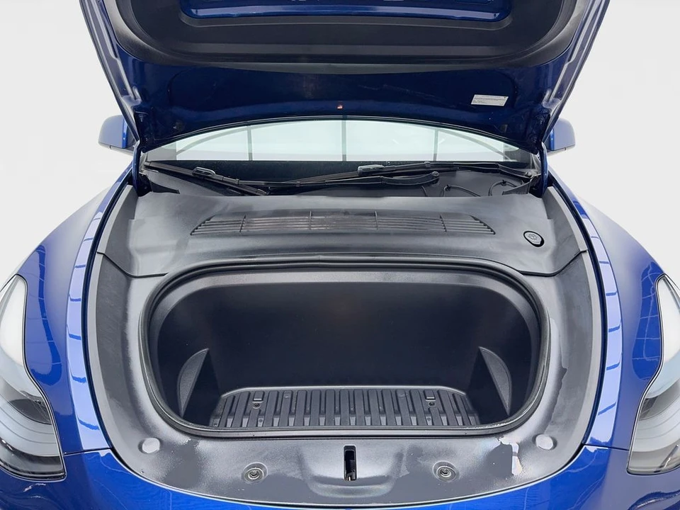 2025 Tesla Model Y - Image 12 of 21