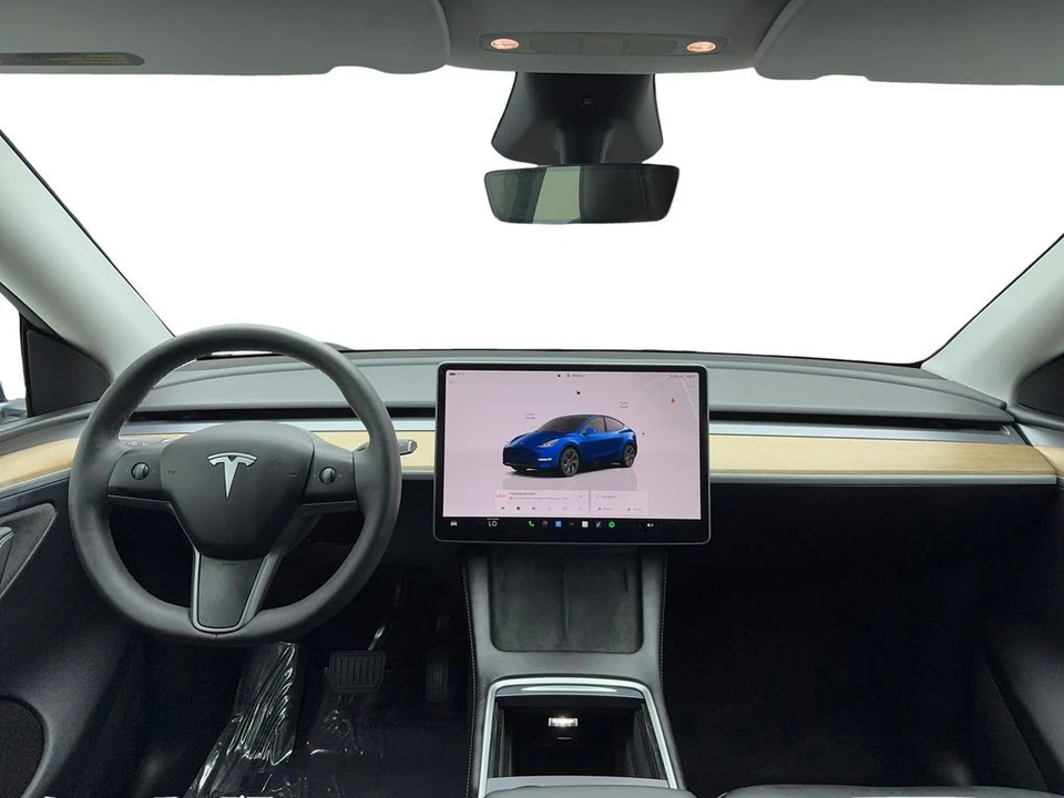 2025 Tesla Model Y - Image 20 of 21