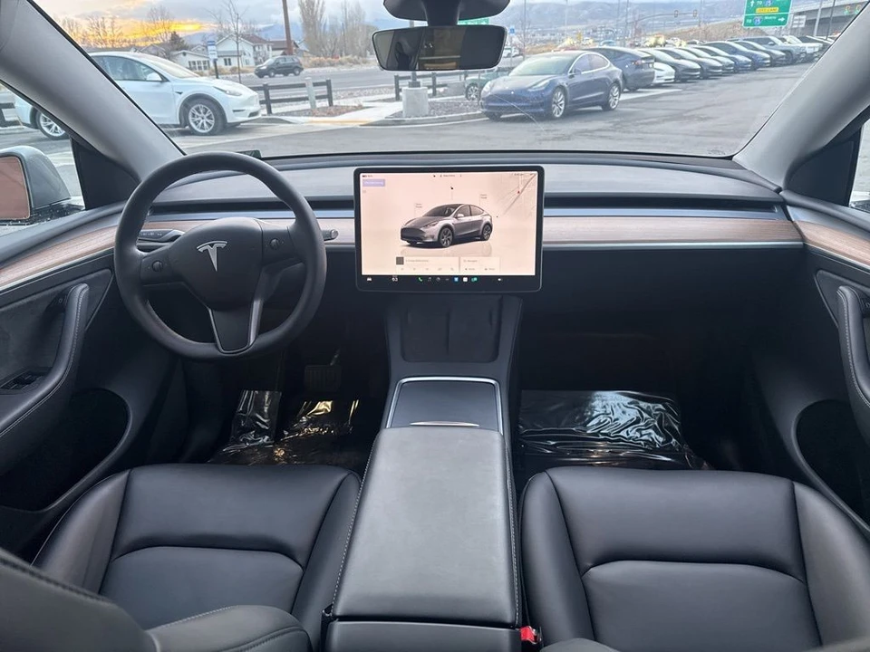 2025 Tesla Model Y - Image 21 of 21