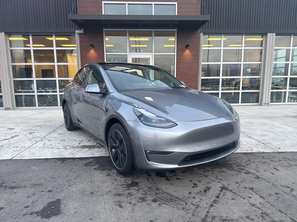 2025 Tesla Model Y - Image 2 of 21