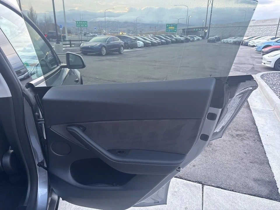 2025 Tesla Model Y - Image 18 of 21