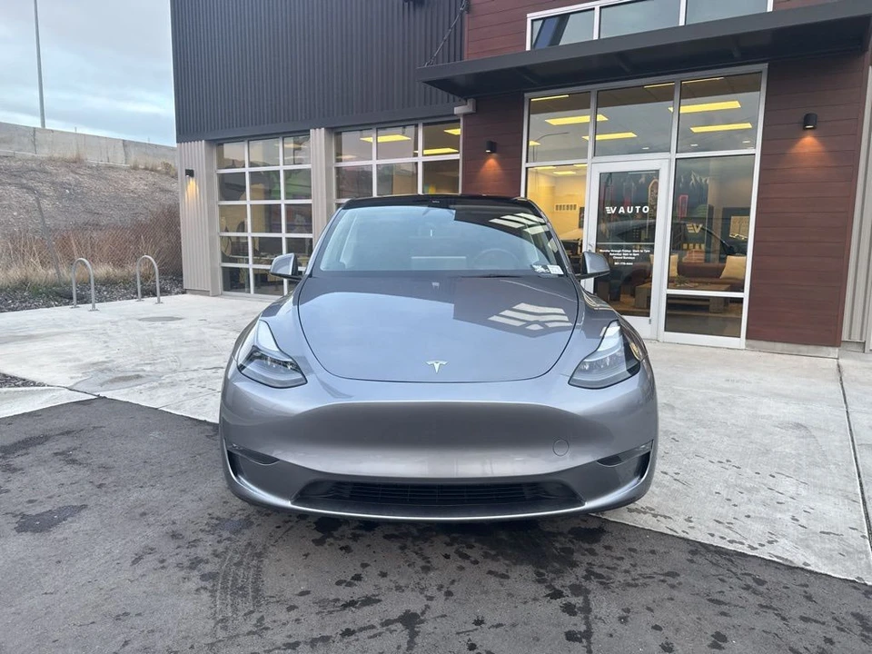 2025 Tesla Model Y - Image 3 of 21