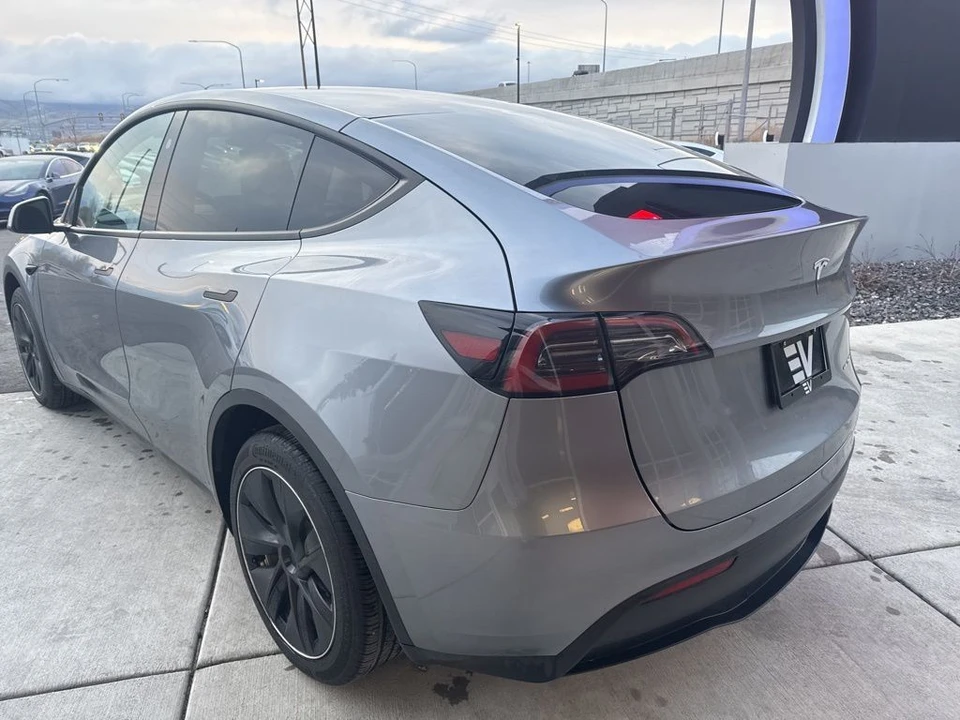 2025 Tesla Model Y - Image 6 of 21