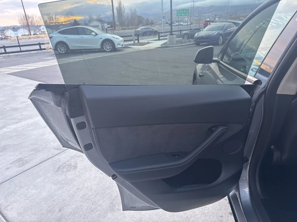 2025 Tesla Model Y - Image 14 of 21