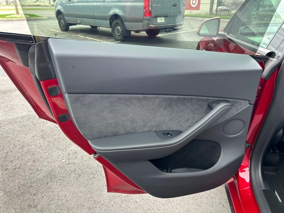 2025 Tesla Model Y - Image 12 of 17