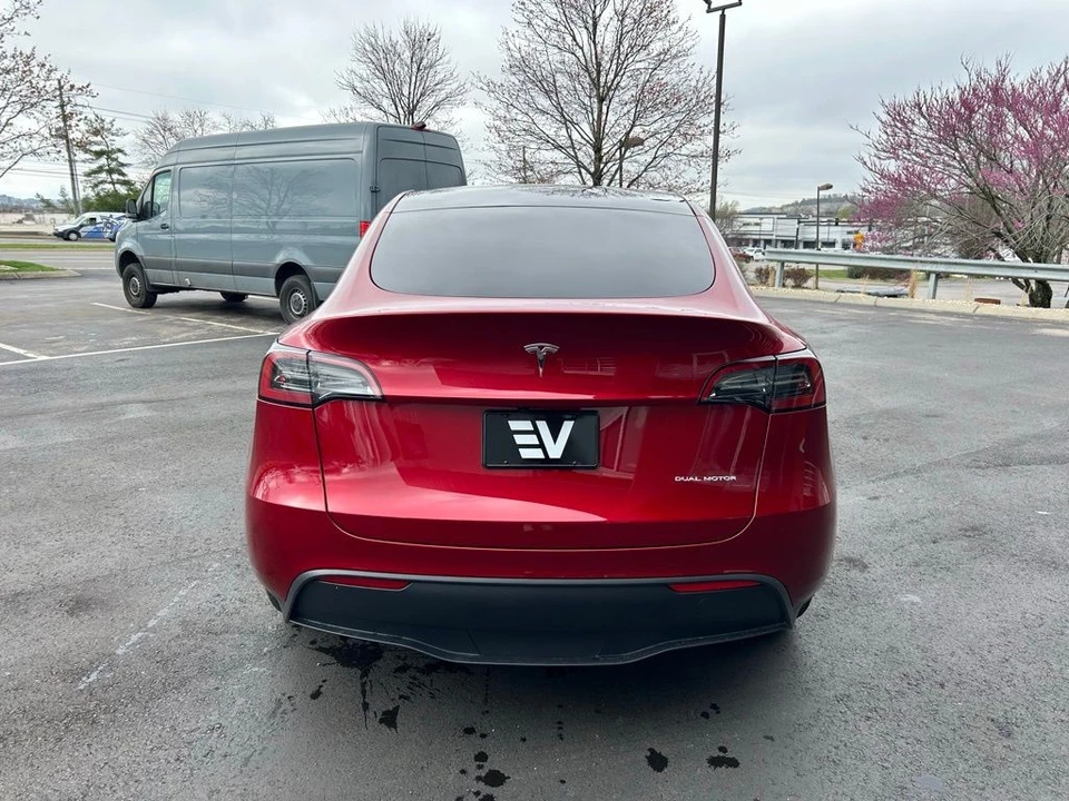 2025 Tesla Model Y - Image 6 of 17
