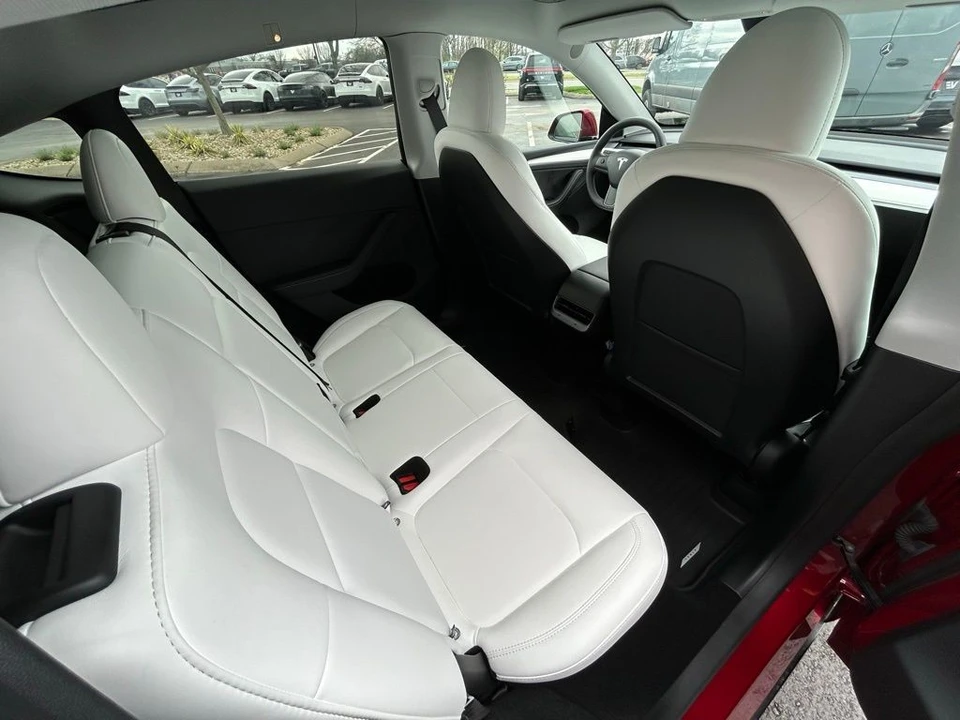 2025 Tesla Model Y - Image 9 of 17