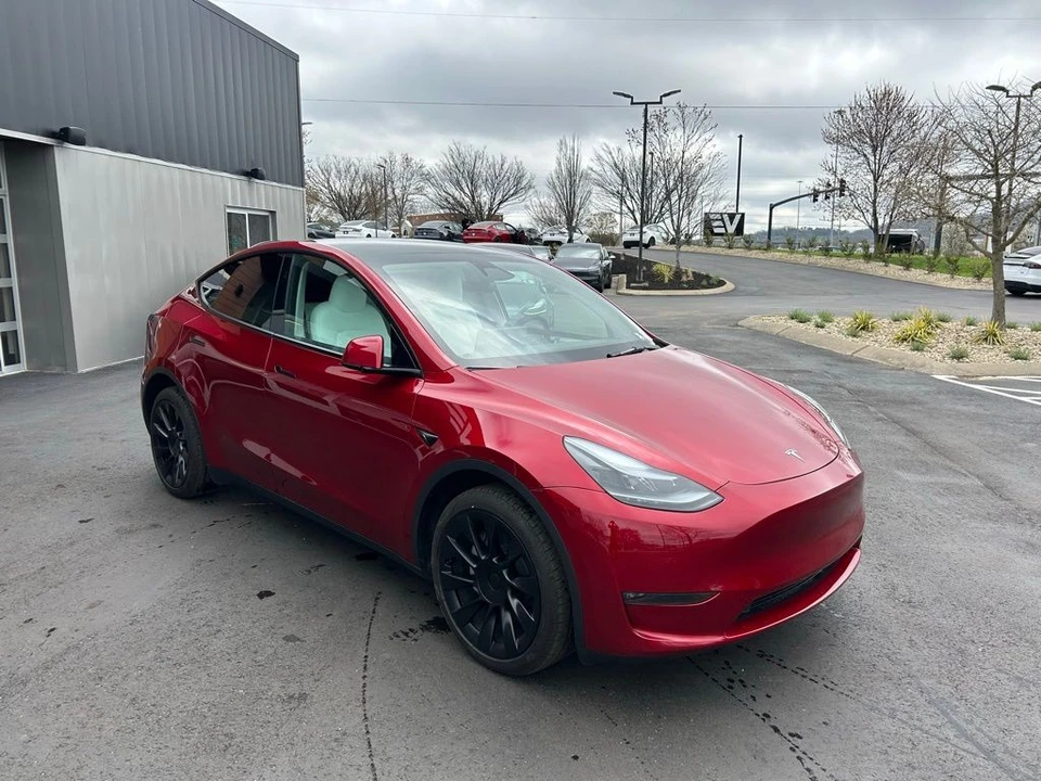 2025 Tesla Model Y - Image 3 of 17