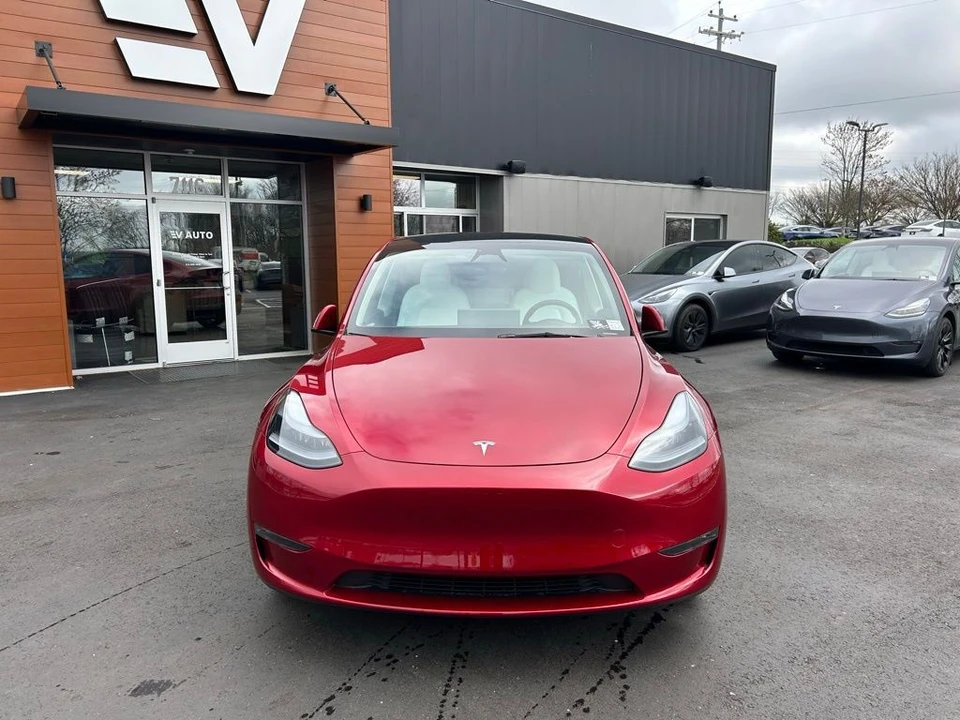 2025 Tesla Model Y - Image 2 of 17
