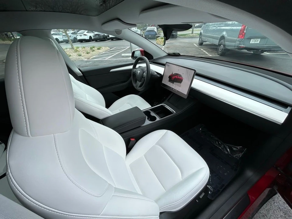 2025 Tesla Model Y - Image 11 of 17