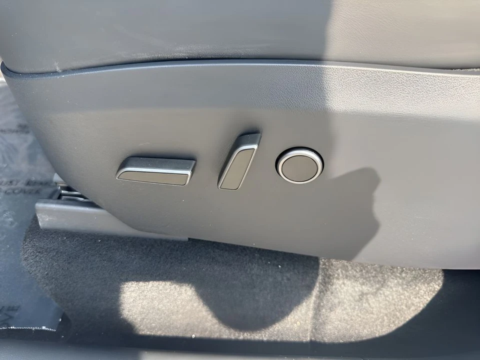 2025 Tesla Model Y - Image 10 of 21