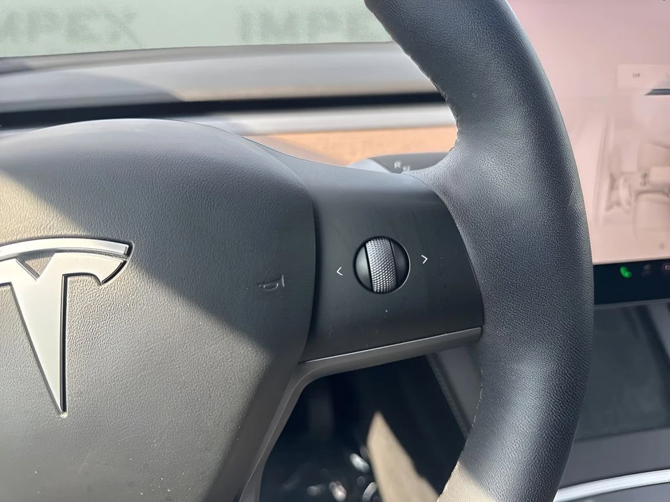 2025 Tesla Model Y - Image 16 of 21