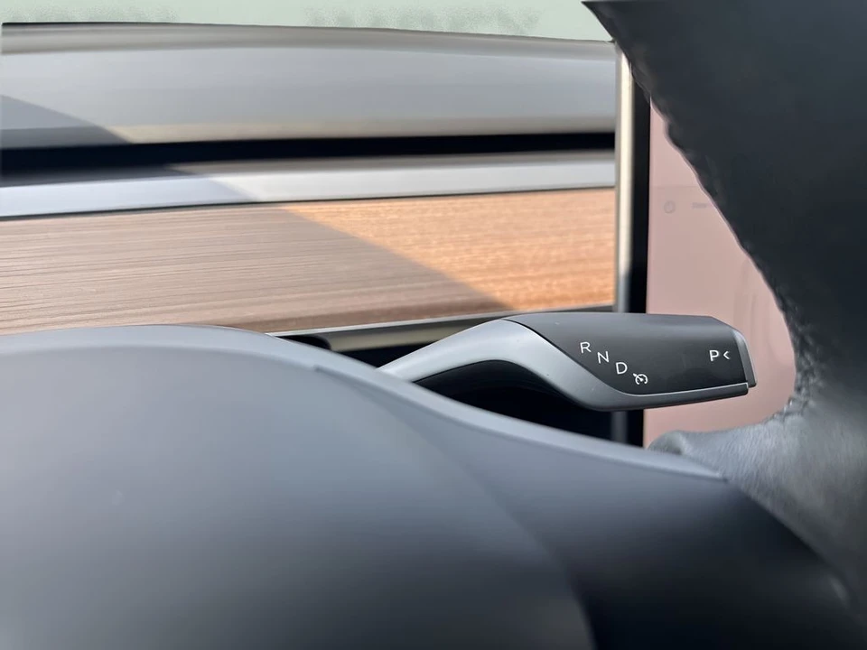 2025 Tesla Model Y - Image 17 of 21