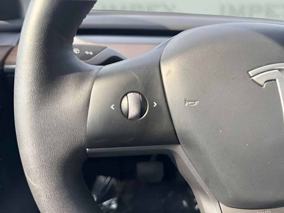 2025 Tesla Model Y - Image 15 of 21