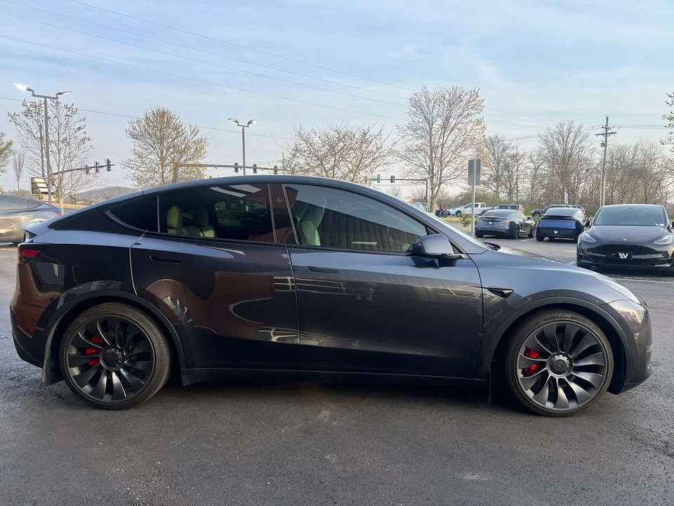 2025 Tesla Model Y - Image 2 of 16