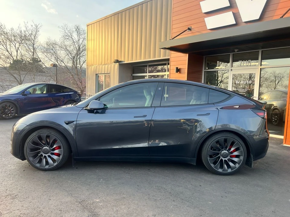 2025 Tesla Model Y - Image 3 of 16