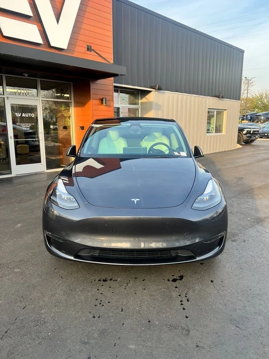 2025 Tesla Model Y - Image 4 of 16