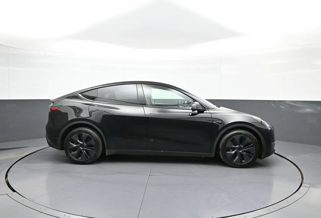 2025 Tesla Model Y - Image 5 of 21