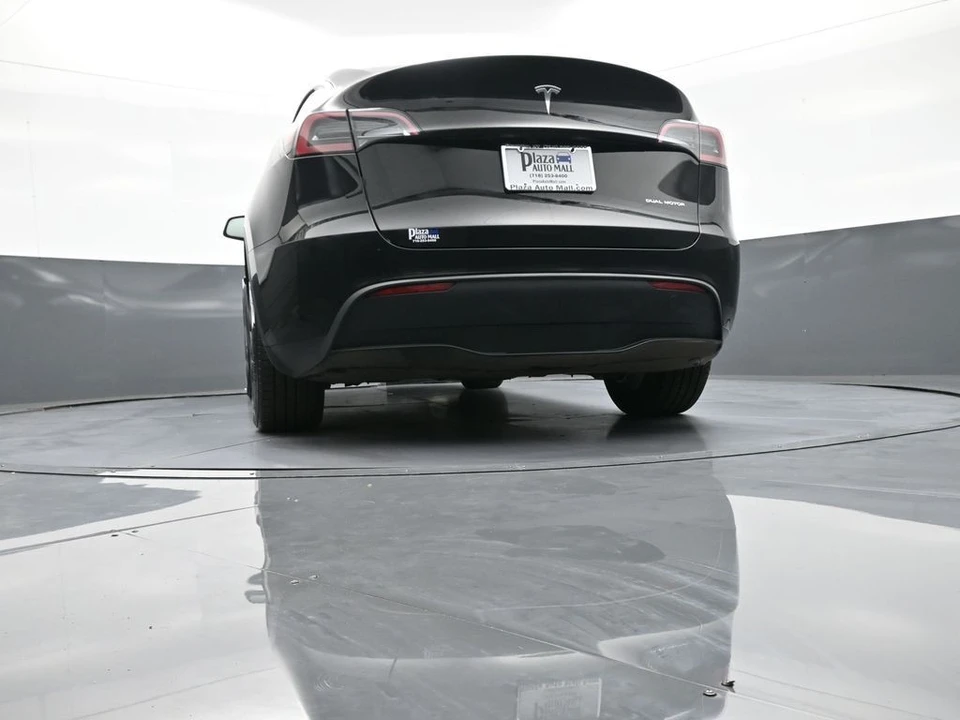 2025 Tesla Model Y - Image 17 of 21